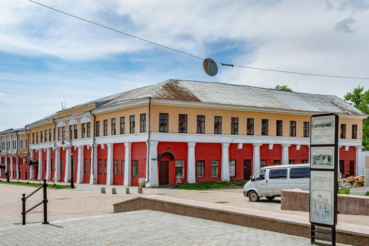 1) Здание площадь 2975,9 кв.м. по адресу: Нижегородская область, г. Арзамас, ул. Гостиный ряд, д.30 (объект культурного наследия); 2) Здание 221,7 кв.м. по адресу: Нижегородская область, г. Арзамас, ул. Ленина, д.15 k.a (объект культурного наследия)